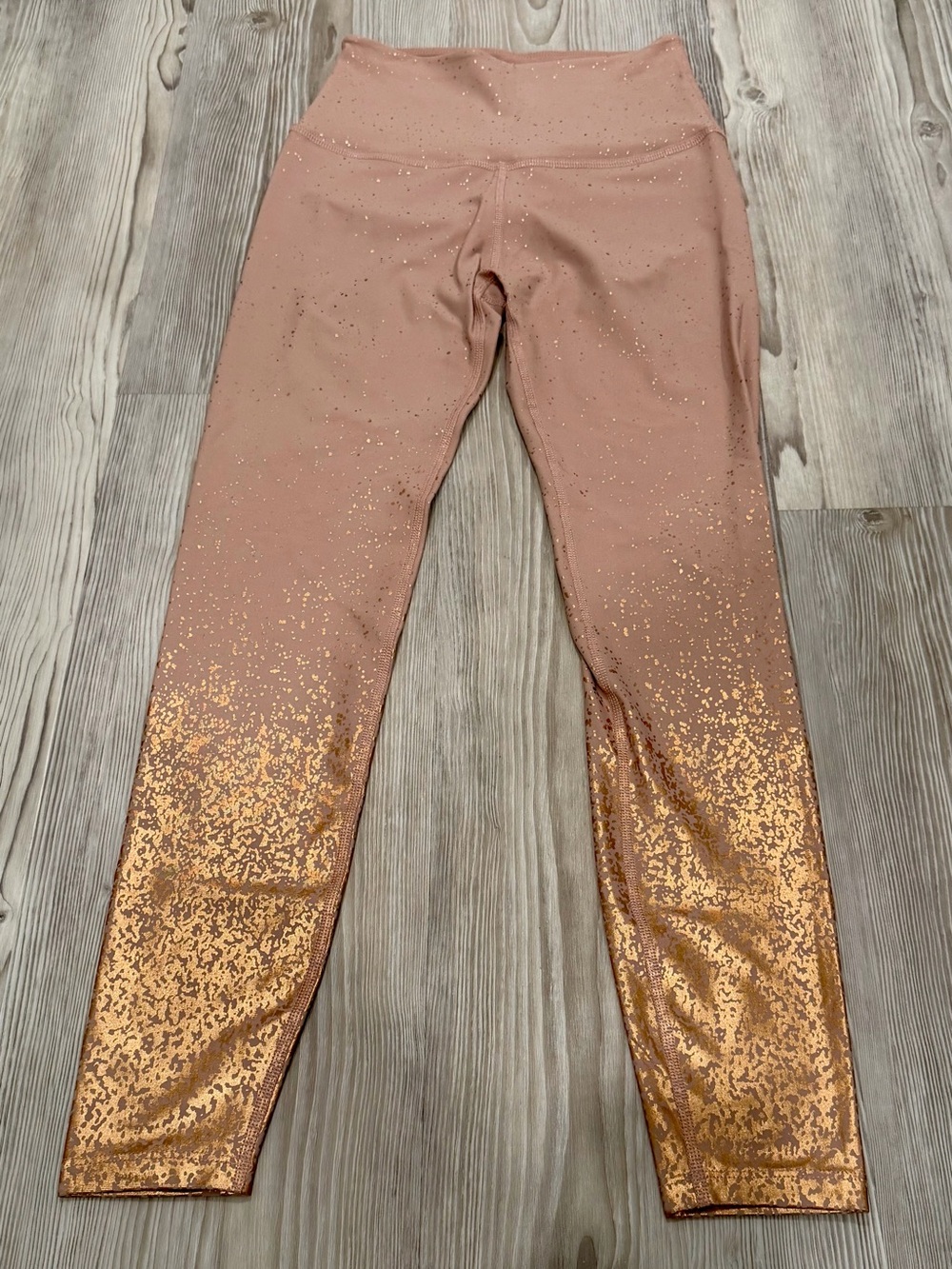 BEYOND YOGA Women's Leggings High-Waist Blush Pink a/Rose Gold Foil. Size M. EUC
